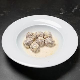 Albóndigas de solomillo en salsa de almendras 