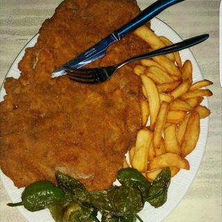 Cachopo "L " ternera rell. De cecina ,queso de cabra .