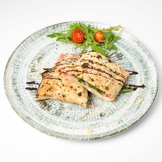 Pizza sendvič panuzo mortadela