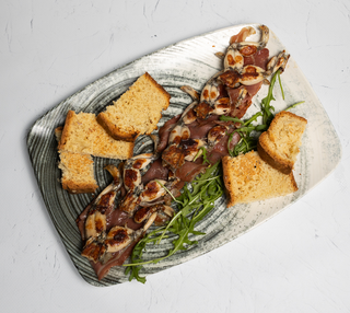 Grill žabe s pršutom