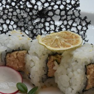 Uramaki tuna