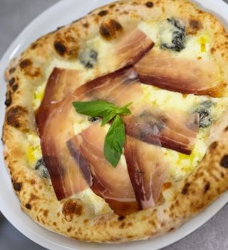 Quattro formaggi speck