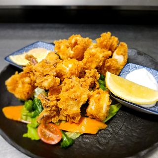 Inele de calamar cu sos de usturoi