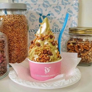 Coppetta piccola con yogurt bianco