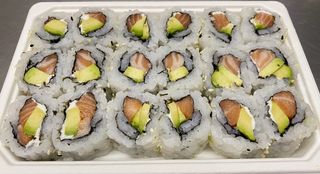 A25 - California de Salmao e Abacate (18 un.)