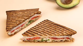 Chicken and turkey club - 540 Kcal