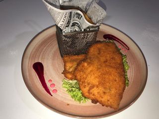 Snitel pui cu cartofi wedges