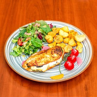 Sakiewka drobiowa ze szpinakiem i twarogiem wedzonym