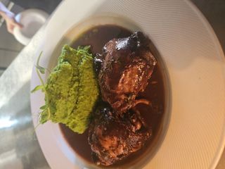 Pollo al vino rosso e timo