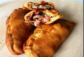 Panzerotto al forno funghi e mozzarella