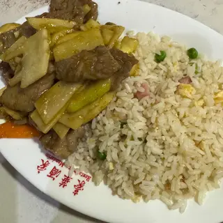 Carne de Vaca com Caril e Arroz