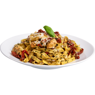 Makaron tagliatelle z kurczakiem suszonymi pomidorami i pesto