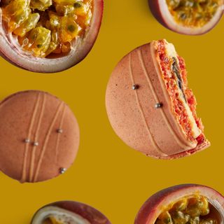 Десерт "Macarons - маракуйя" BIG (0,04 кг)