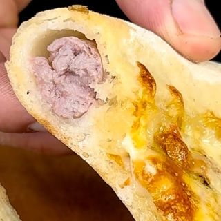 Pizza borde relleno de longaniza blanca