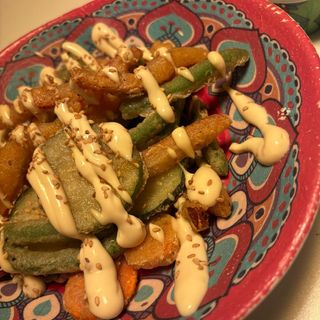 Tempura de verduras con mayonesa de cítricos y salsa tenjsuyu.