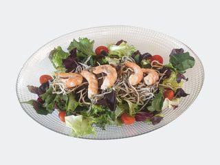 Ensalada templada de langostinos y gulas