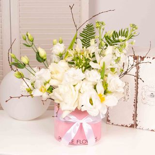 Cutie cu lalele si matthiola