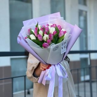 Букет белых и фиолетовых тюльпанов - "Анита"