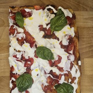 Pomodori e stracciatella    teglia 1/4 per una persona