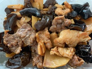 56В. Три вида месо с бамбук и гъби (750гр)