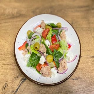 Салат з тунцем