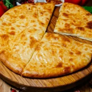 Khachapuri in Imiretian style