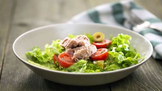 Зелена салата с риба тон (350г)