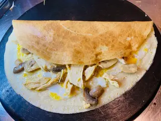 Crepe De Pollo, Huevo Y Champiñones