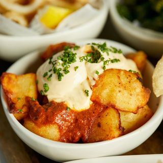 Patatas bravas Casa Carmen