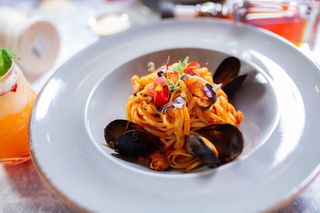 Pasta picante con frutti di mare