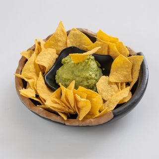 Nachos Con Guacamole 