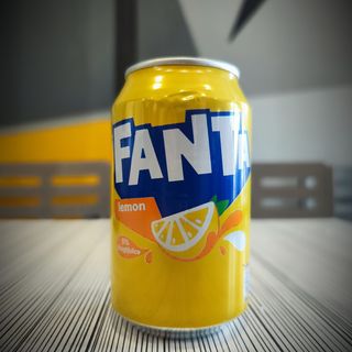 Fanta Limón lata 330ml.