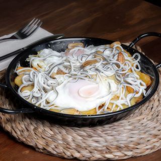 Huevos Rotos Con Gulas