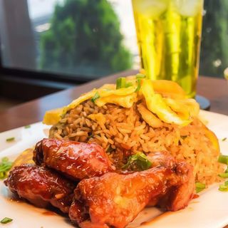 Alitas (5 Uds.) Con Arroz Y Bebida