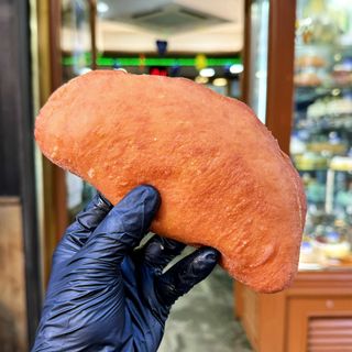 Pizza fritta con ricotta