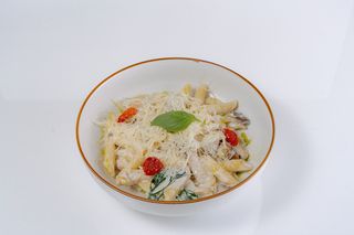 Паста с курицей и грибами (440 г)