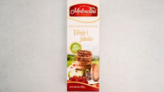 Keks sa vocnim punjenjem od visnje i jabuke