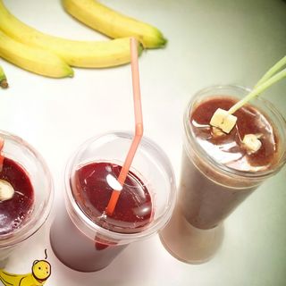 Smoothie sa višnjama, bananama i medom