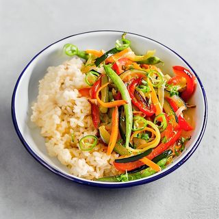 Riža s povrćem i umakom od đumbira