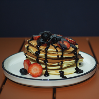 ფანქეიქი კენკრით და შოკოლადით