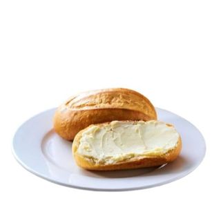 Bollo de pan con mantequilla