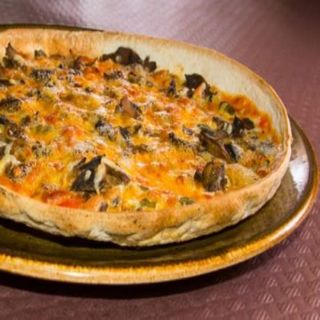 Pizza con queso champiñon