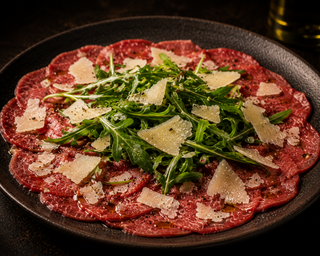 Carpaccio de Solomillo (Parmesano & Rúcula)