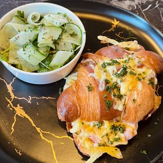 Baked Croissant with Ham & Cheese