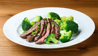 Տավարի մսով բռոկոլիով աղցան