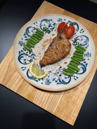 Осетер в гранатовому соусі