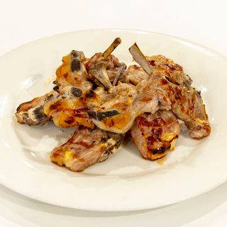 Costillitas de lechal al sarmiento