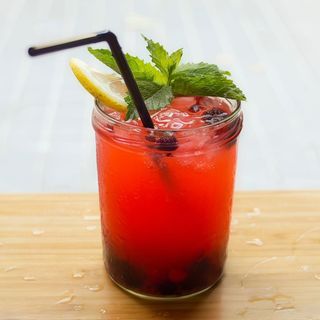 Red berry lemonade