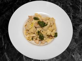 Tagliatelle cu Pui si Pesto