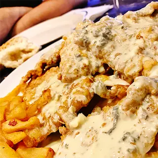 Escalopines De Ternera Asturiana Con Salsa De Queso De Cabrales